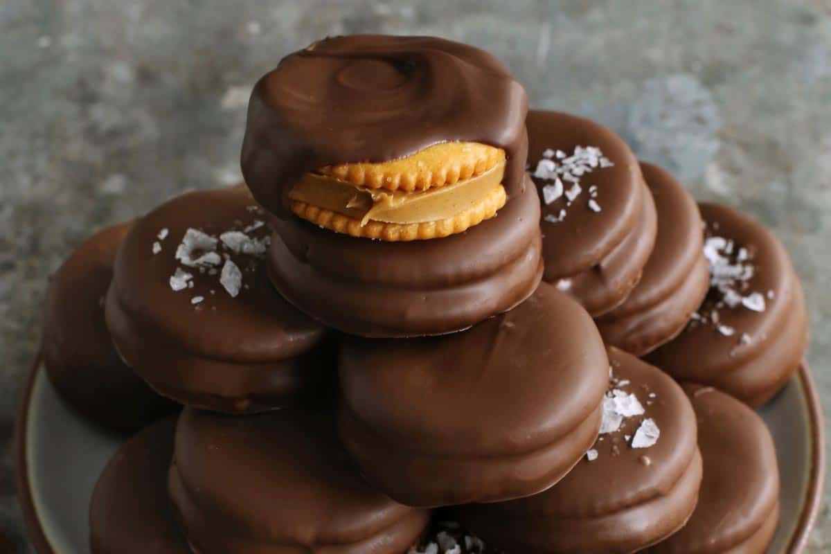 Sweet & Salty Chocolate Peanut Butter Ritz: Perfect Holiday Gifting